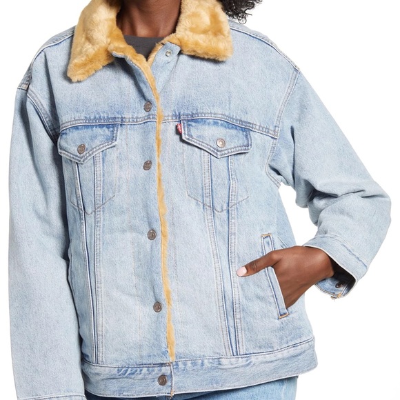 CLOSET CLOSING TODAY • levi’s kara oversized reversible faux fur & denim jacket - Picture 3 of 12
